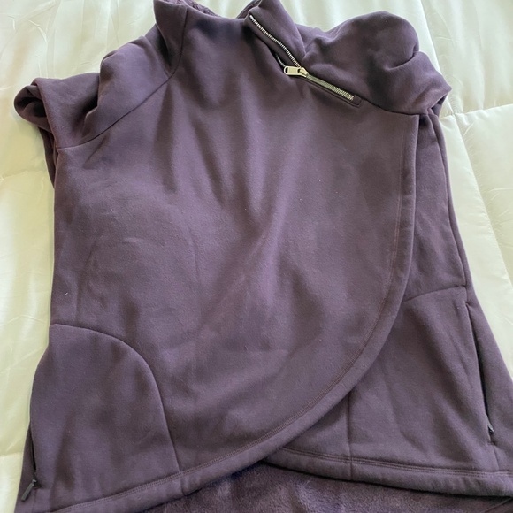 ATHLETA‎ COZY KARMA Asymmetrical  Sweatshirt - Picture 2 of 4